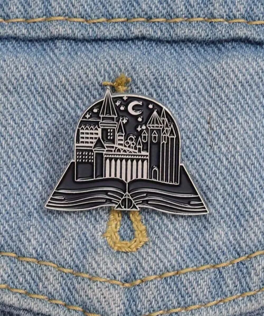 Harry Potter Hogwarts On a Book Enamel Pins 410-1